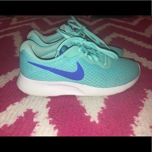 Nike Tanjun Shoes